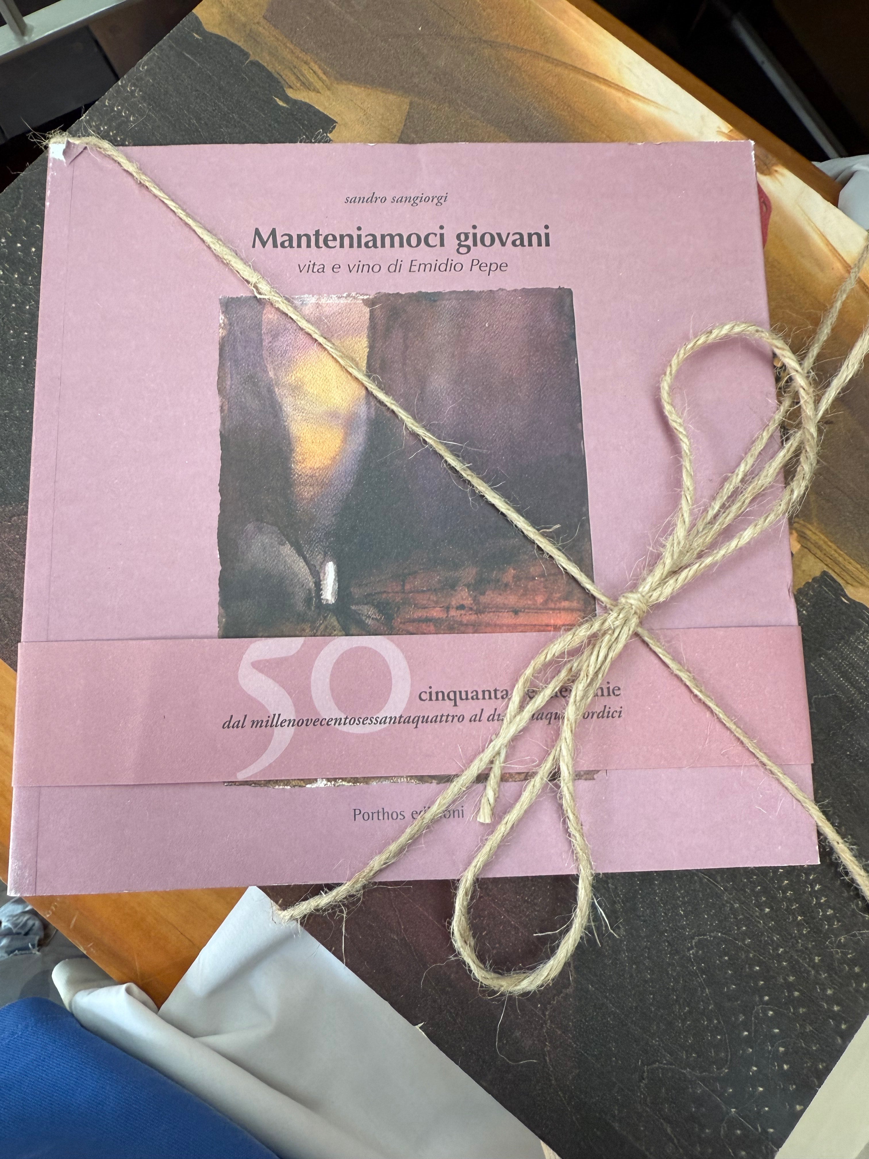 Verticale "Emidio Pepe" n.2 Trebbiano 2005, n.2 Montepulciano 2009, n.2 Montepulciano 2003 in Cassetta + Libro "Manteniamoci Giovani" vita e vino di Emidio Pepe