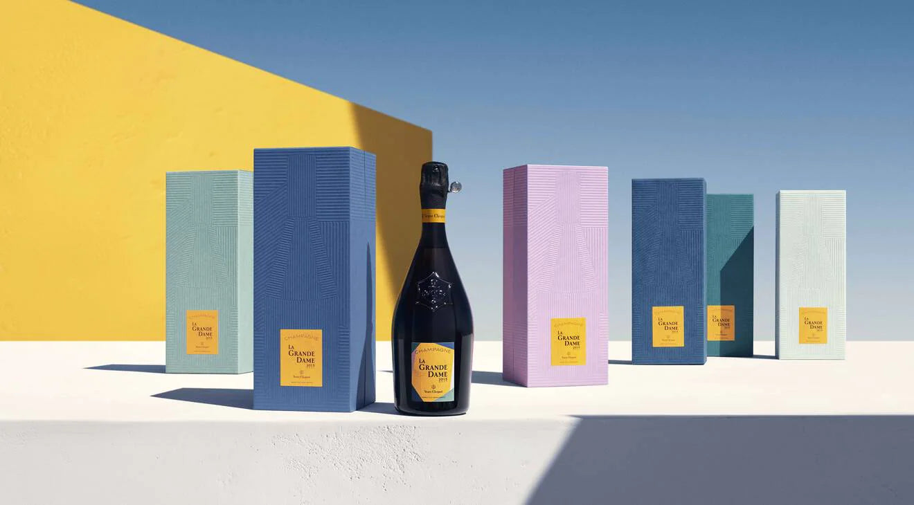 Champagne La Grande Dame 2015 Veuve Clicquot Ponsardin Estuche por Paola Paronetto
